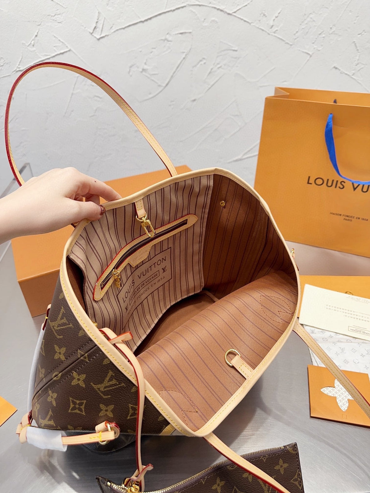 LB884 Neverfull MM / 12.6x11.4x6.7inch
