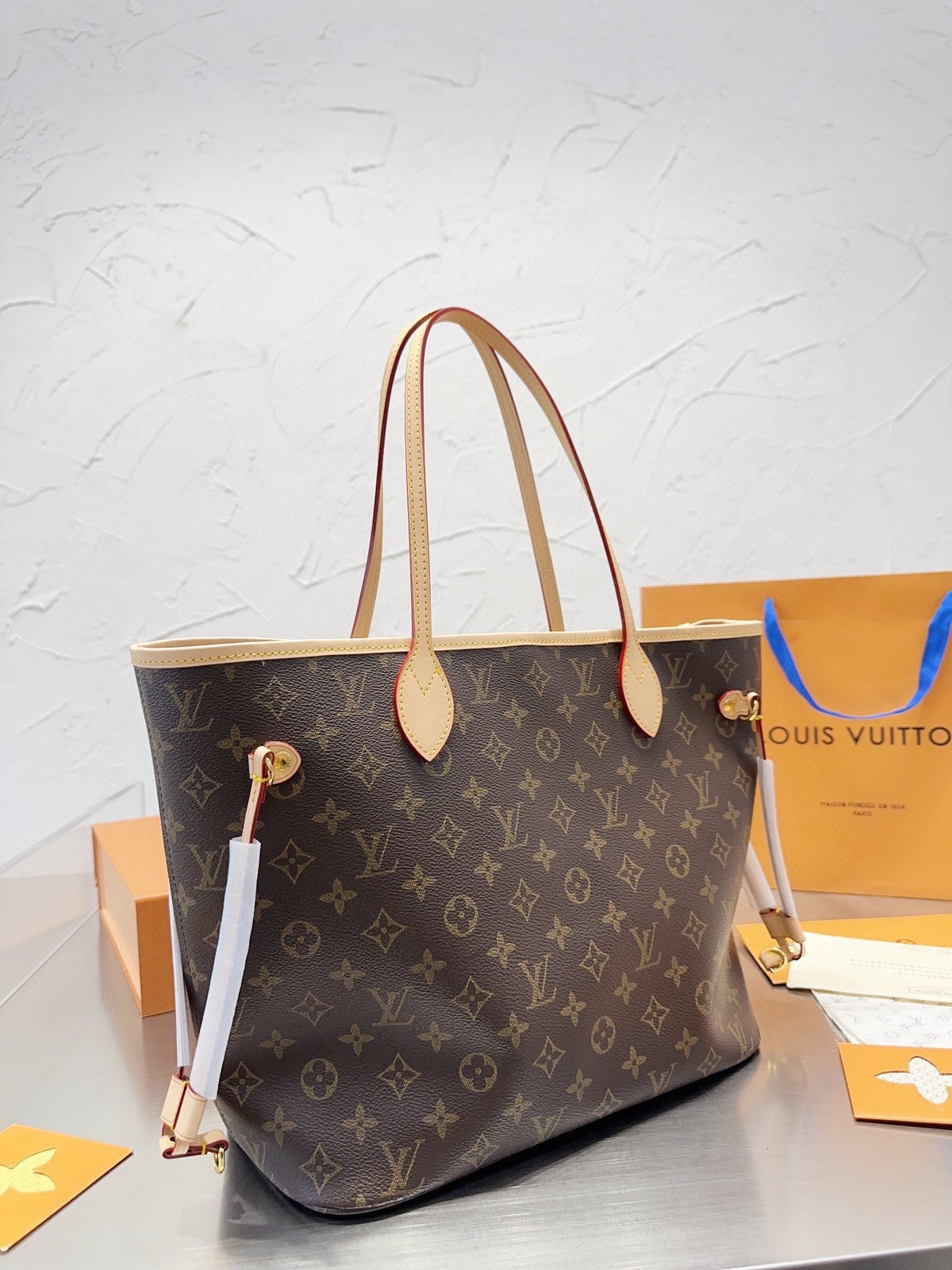 LB884 Neverfull MM / 12.6x11.4x6.7inch