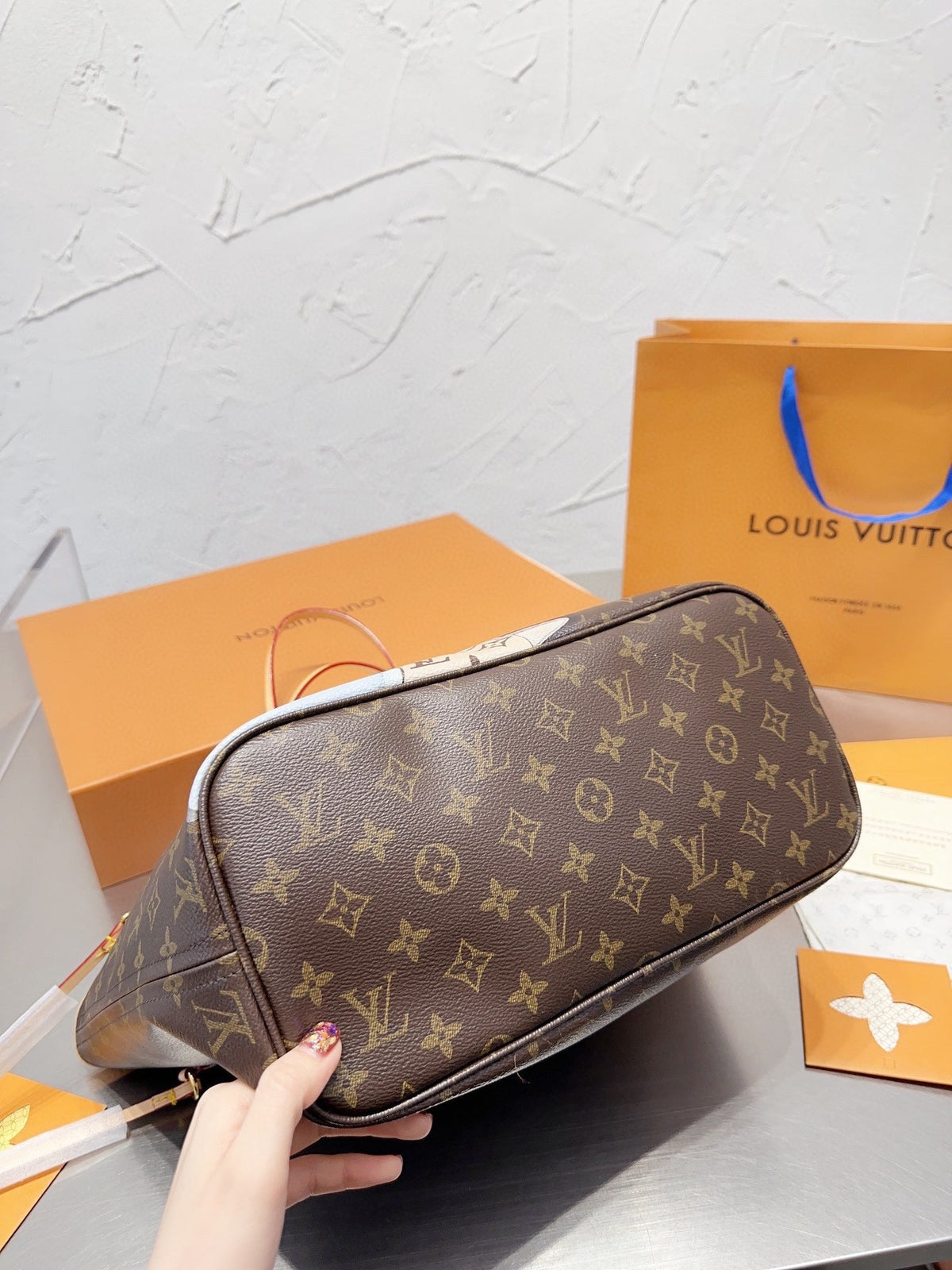 LB884 Neverfull MM / 12.6x11.4x6.7inch