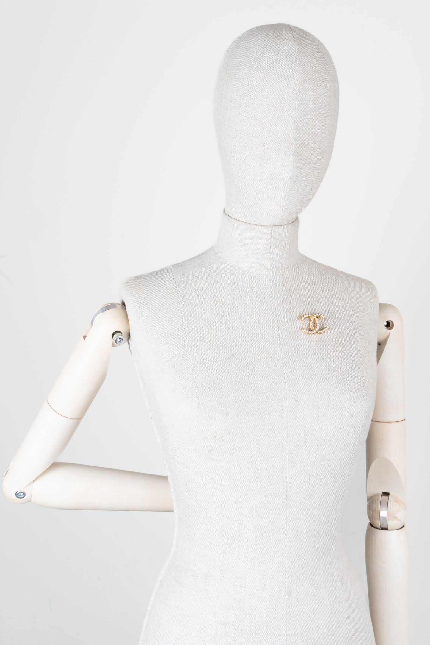 CHANEL 2023 Pearl Crystal CC Brooch Gold