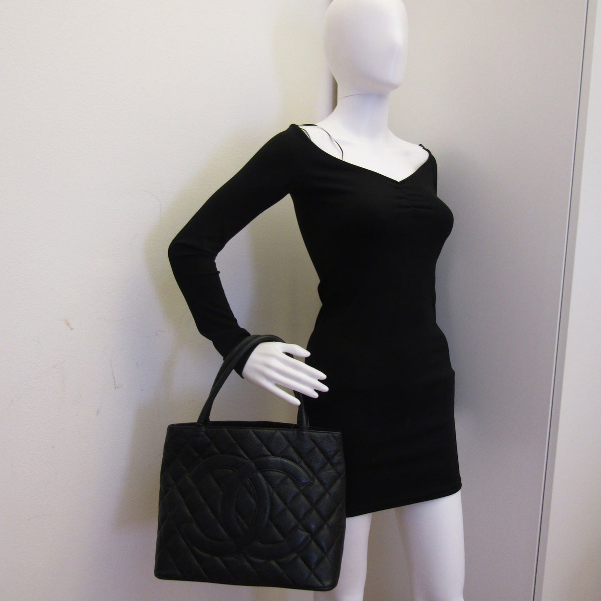 Top Quality Chanel Medaillon Handbag in Black Leather
