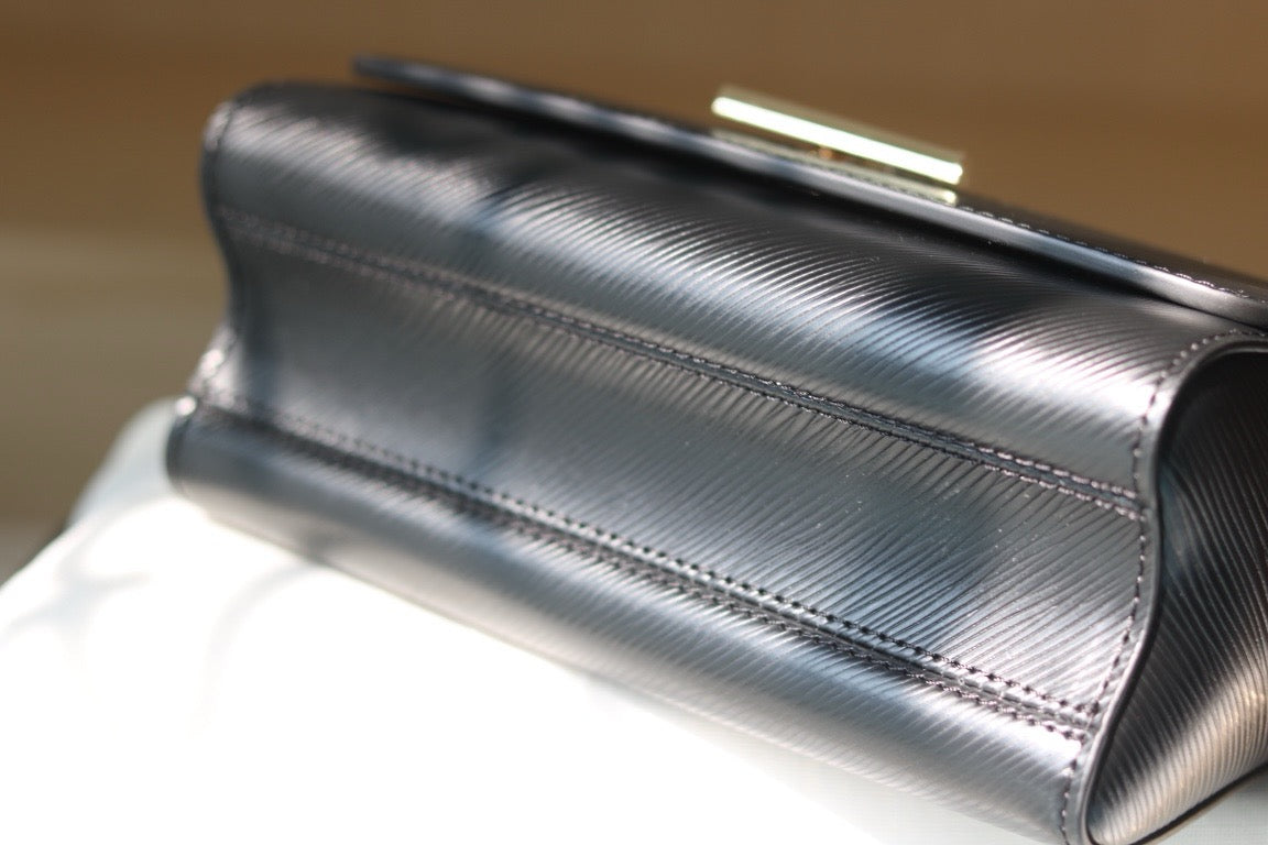 LB1174 Twist MM / 9.1 x 6.7 x 3.7 inches