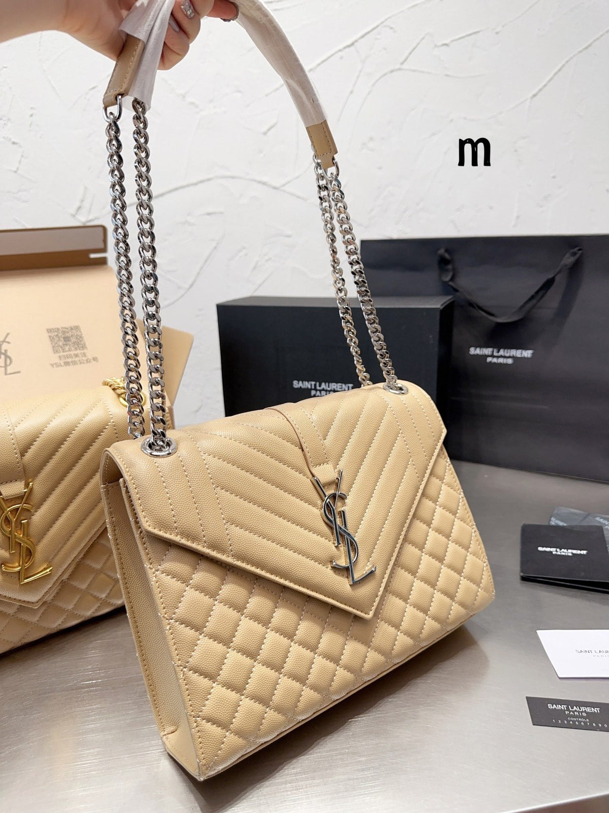 YSK251 Envelope Medium Chain Bag / 9.4 x 6.8 x 2.3 INCHES
