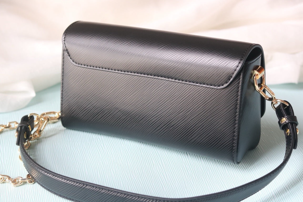 LB1165 Twist West Pochette / 7.5 x 4.1 x 2.6 inches