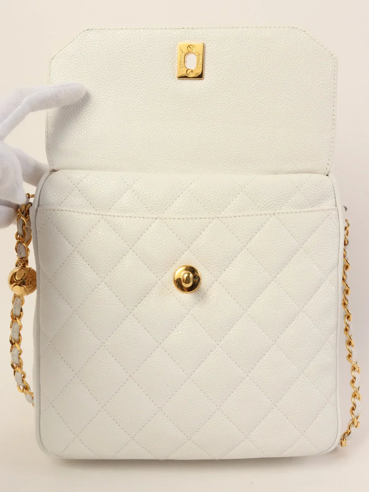 CHANEL Around 1992 Made Caviar Skin Turn-Lock Ball Charm Chain Bag White