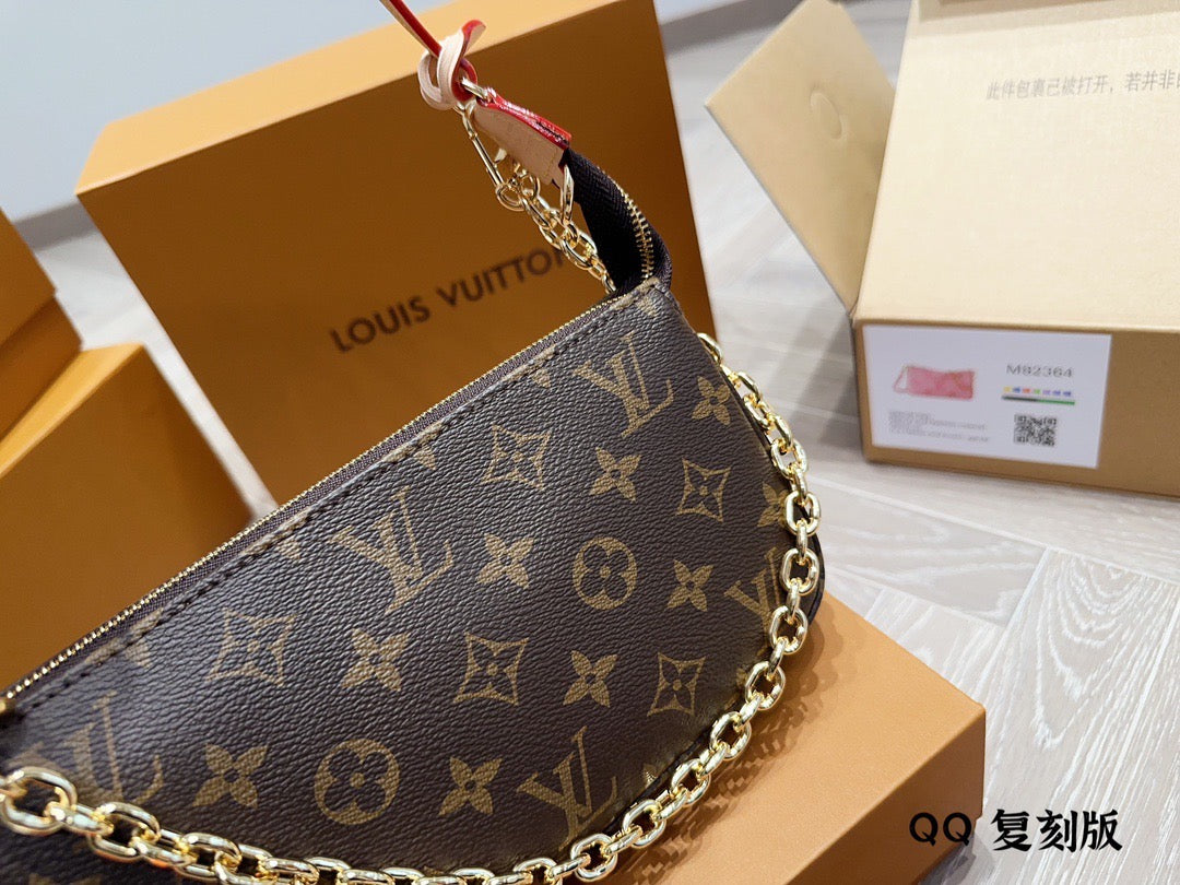 LB887 Pochette Accessoires / 9.3 x 5.3 x 1.6 inches