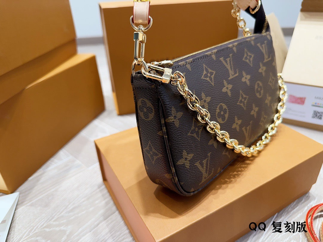 LB887 Pochette Accessoires / 9.3 x 5.3 x 1.6 inches