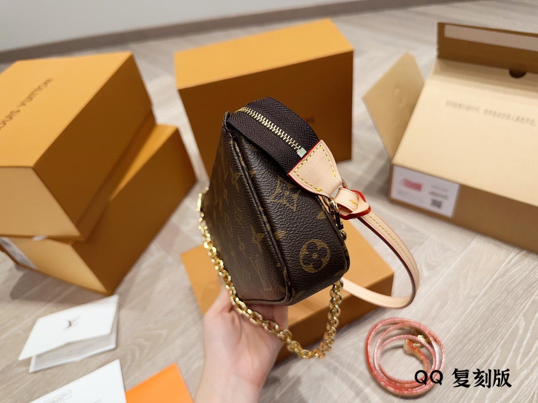 LB887 Pochette Accessoires / 9.3 x 5.3 x 1.6 inches