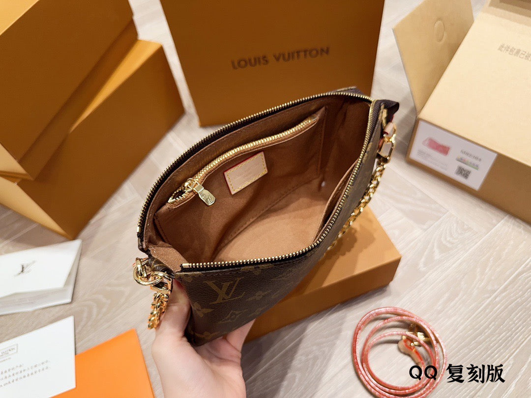 LB887 Pochette Accessoires / 9.3 x 5.3 x 1.6 inches