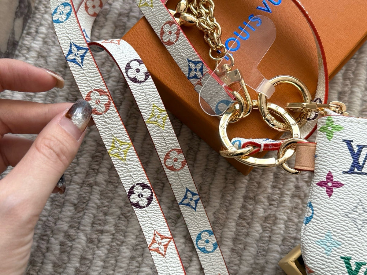 LB1183 LV x TM Key Pouch / 4.7 x 2.8 x 0.6 inches