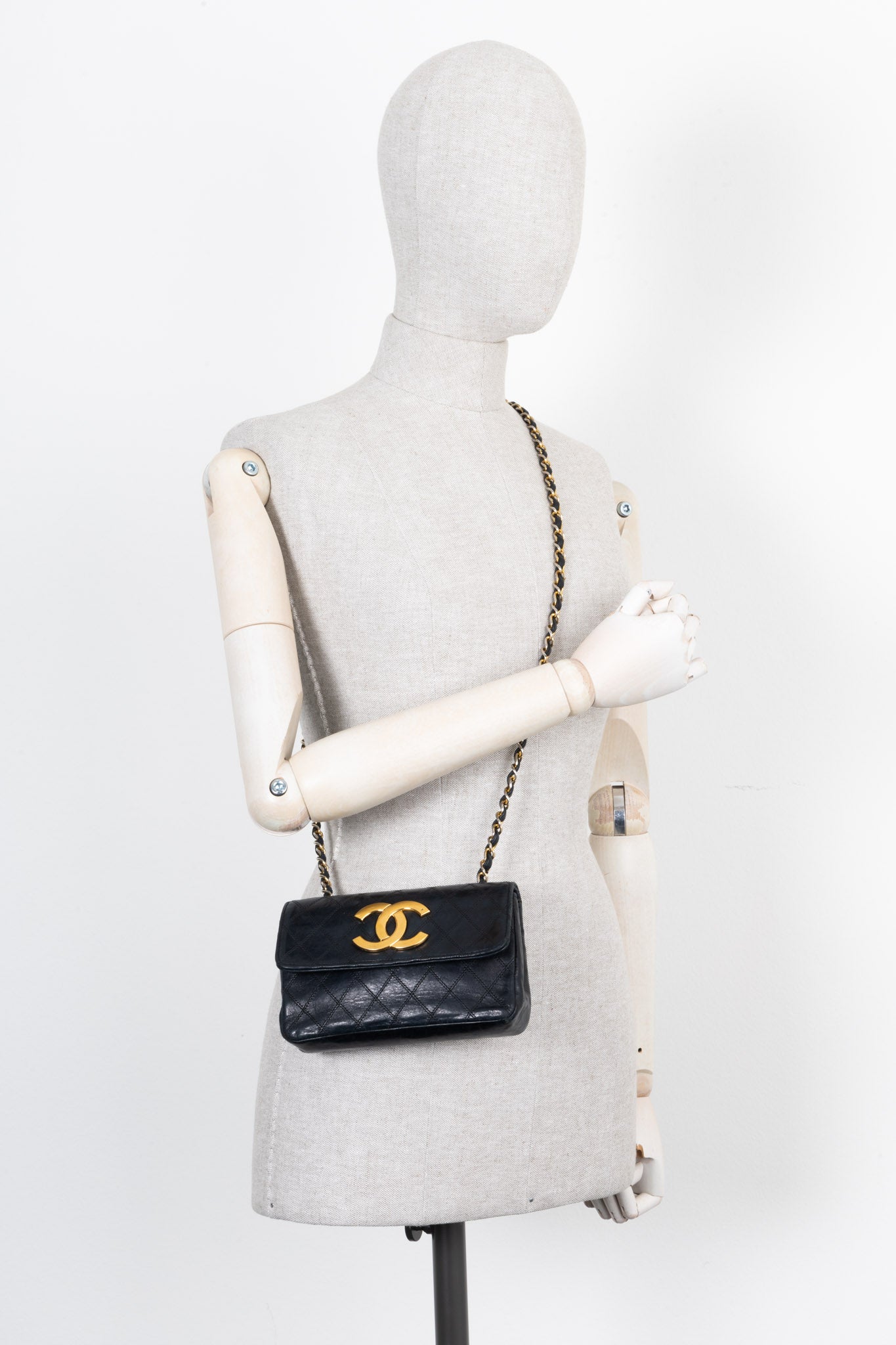 CHANEL Vintage CC Crossbody Bag Midnight Blue