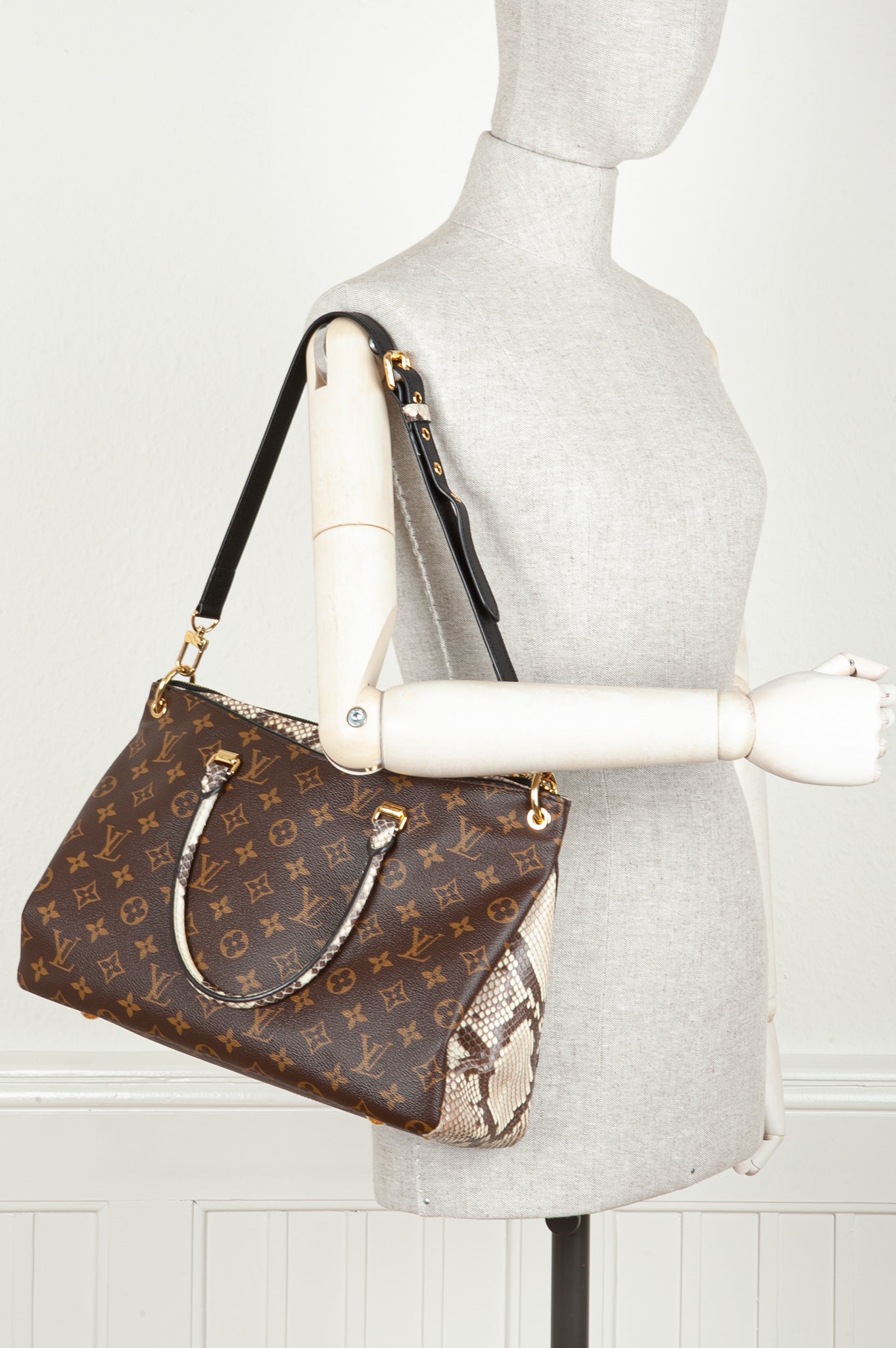 LOUIS VUITTON Pallas Tote MNG Python