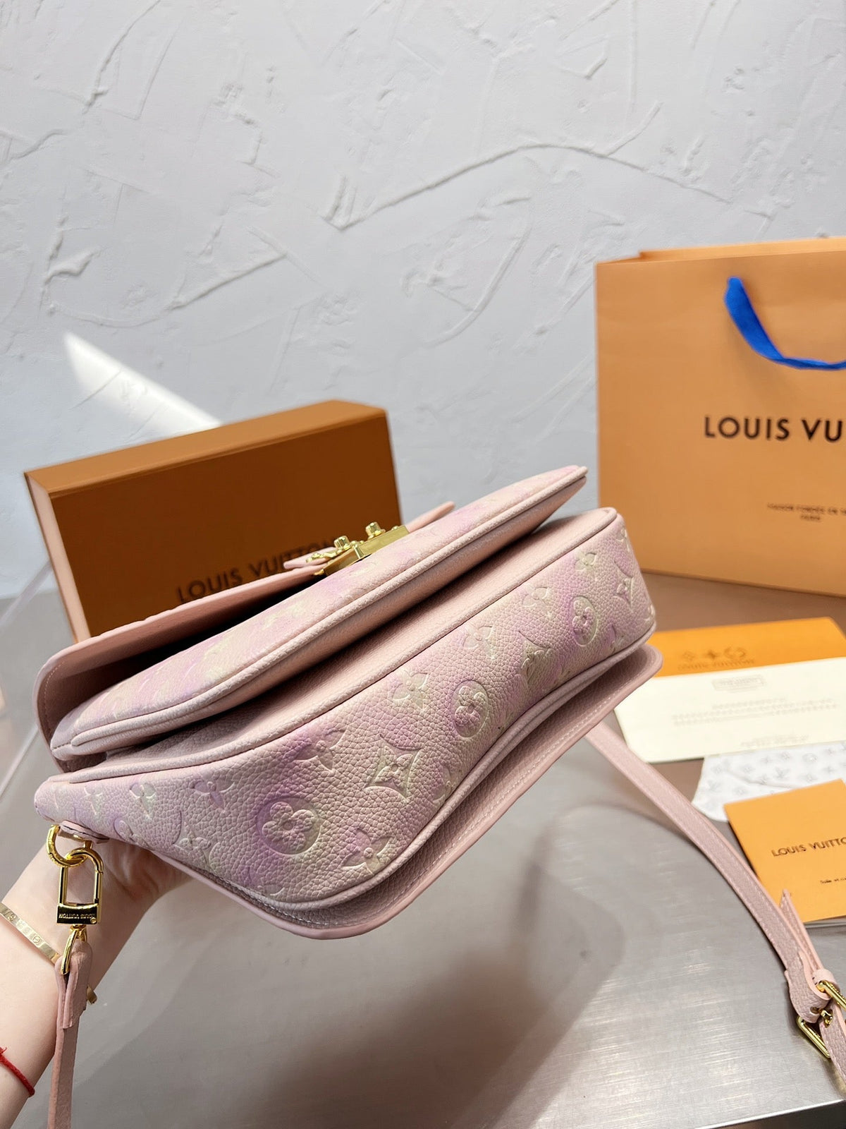 LB694 2022 Pochette Metis Handbag / 9.8 x 7.5 x 2.8 inches