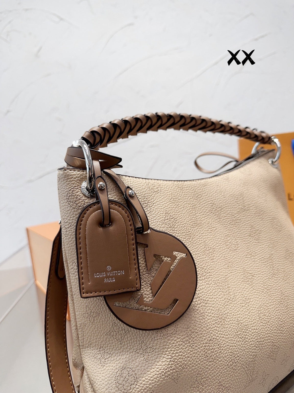 LB797 Beaubourg Hobo MM / 12 x 10.2 x 6.7 inches