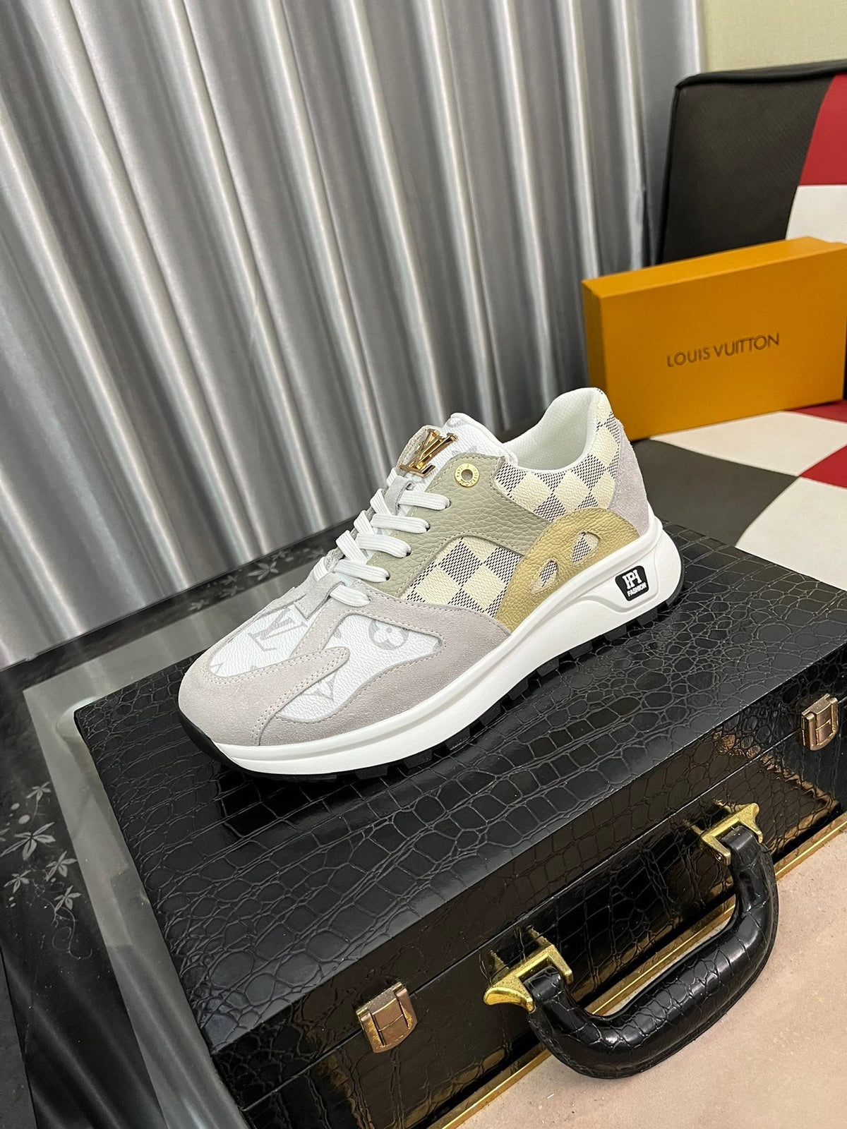 MSE082 LV Men's Sneakers / Size5-11