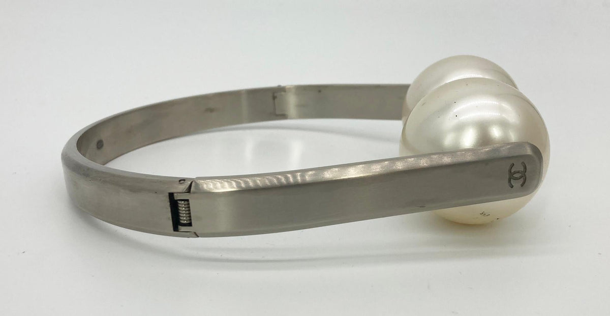 CHANEL RARE Pearl Ball Choker with Box