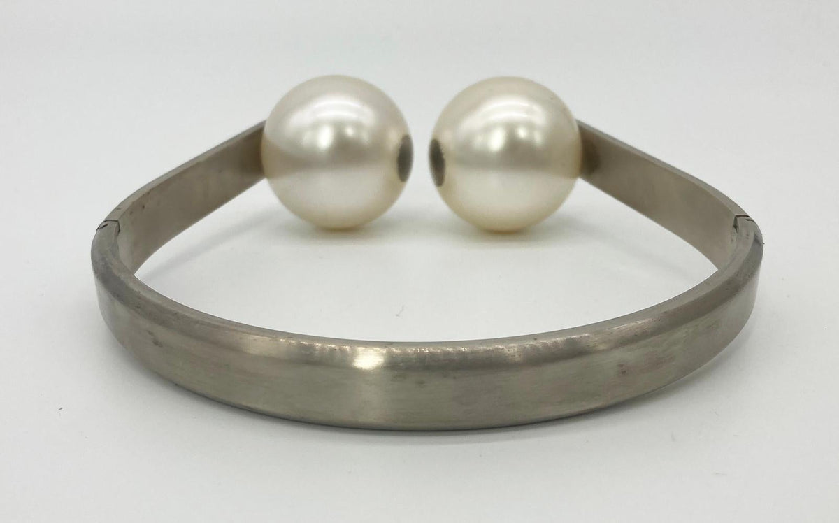 CHANEL RARE Pearl Ball Choker with Box