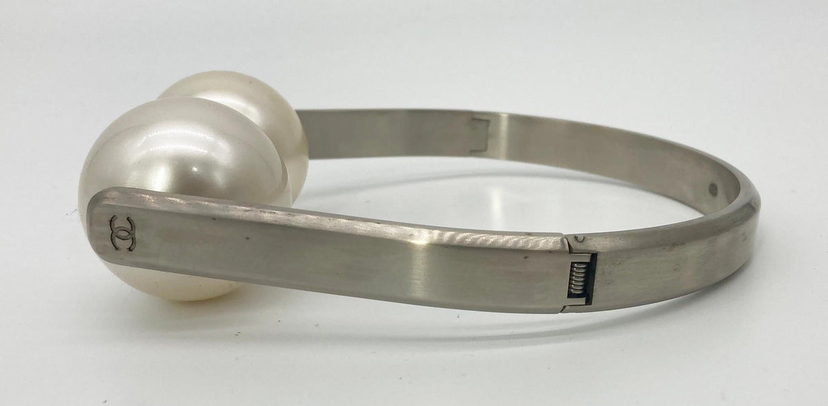 CHANEL RARE Pearl Ball Choker with Box