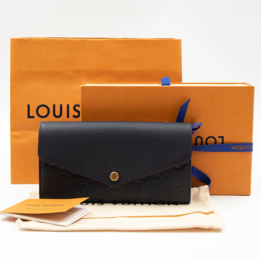 Sarah Wallet Monogram Empreinte Marine Rouge