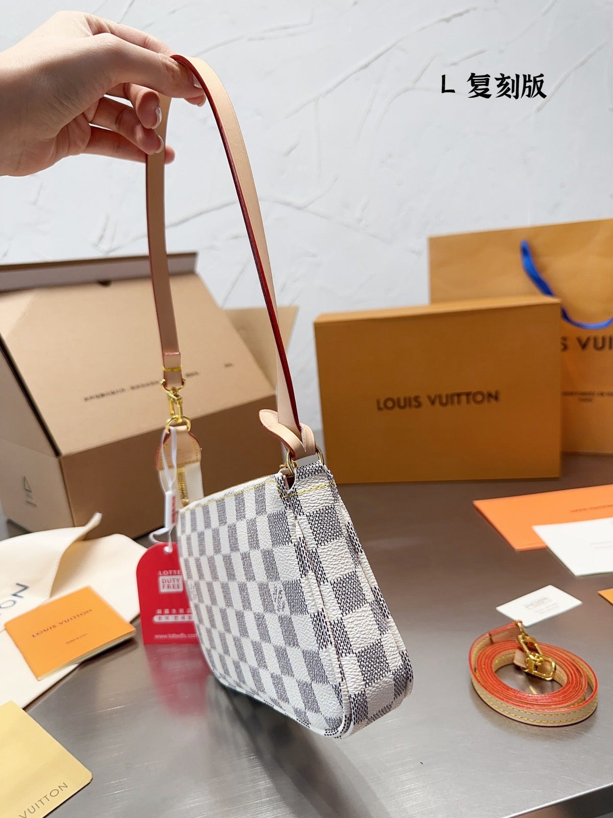 LB838 Damier Azur Pochette / 9x5.1x1.2inch