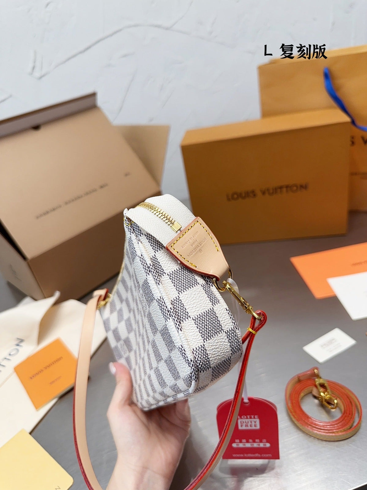 LB838 Damier Azur Pochette / 9x5.1x1.2inch