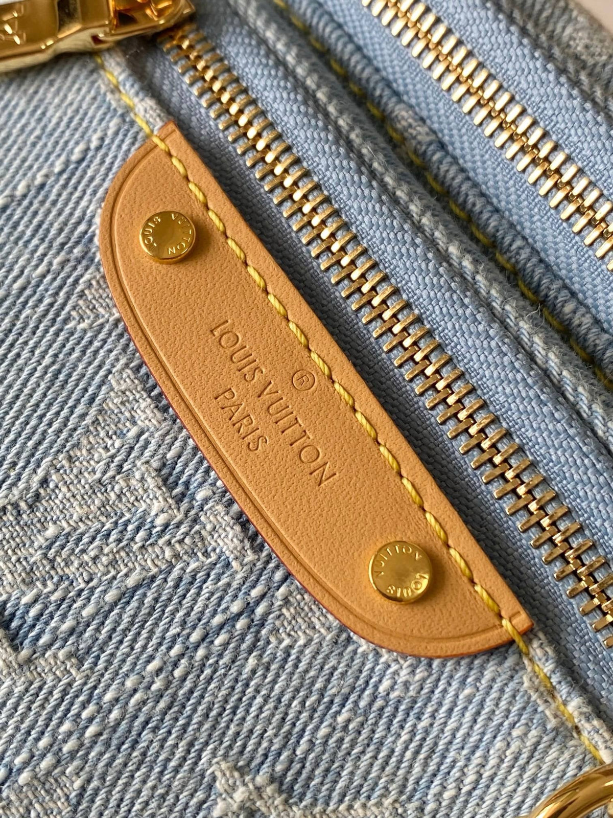LB1186 Mini Bumbag / HIGHEST QUALITY VERSION /  6.7 x 4.7 x 3.7 inches