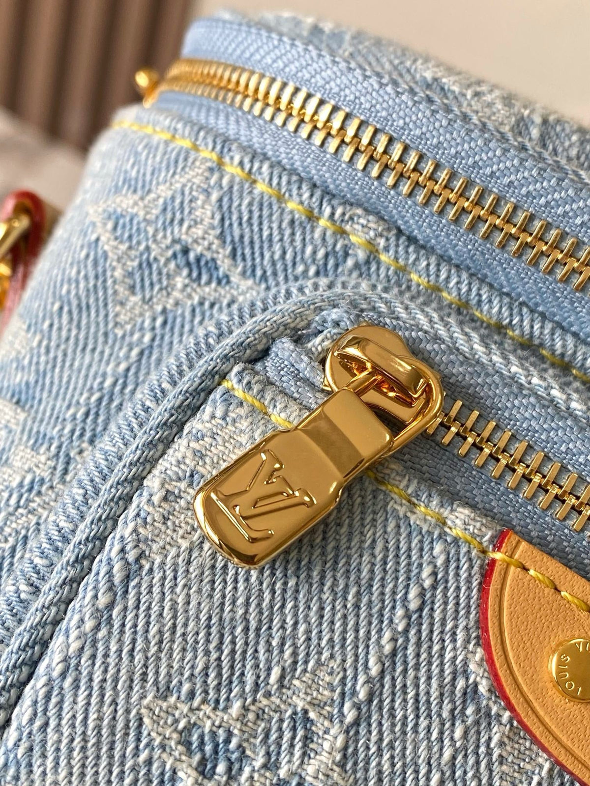 LB1186 Mini Bumbag / HIGHEST QUALITY VERSION /  6.7 x 4.7 x 3.7 inches
