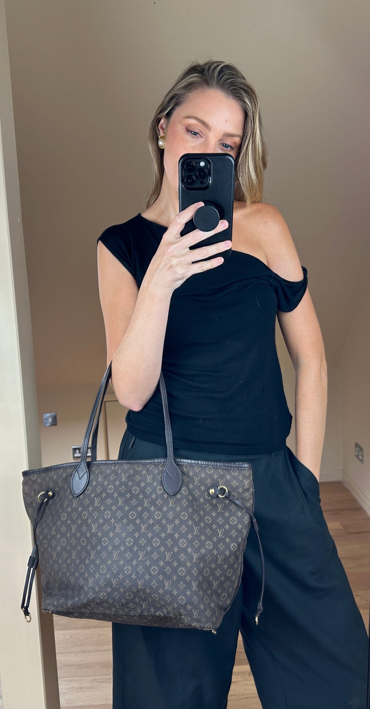 Louis Vuitton Neverfull MM in Monogram Canvas