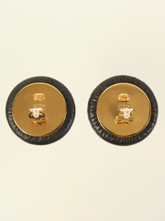 CHANEL 1993 Made Round Cc Mark Plate Earrings Gold/Black