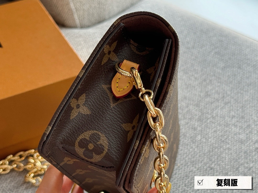 LB977 Wallet On Chain Lily / 8.1 x 4 x 1.4 inches