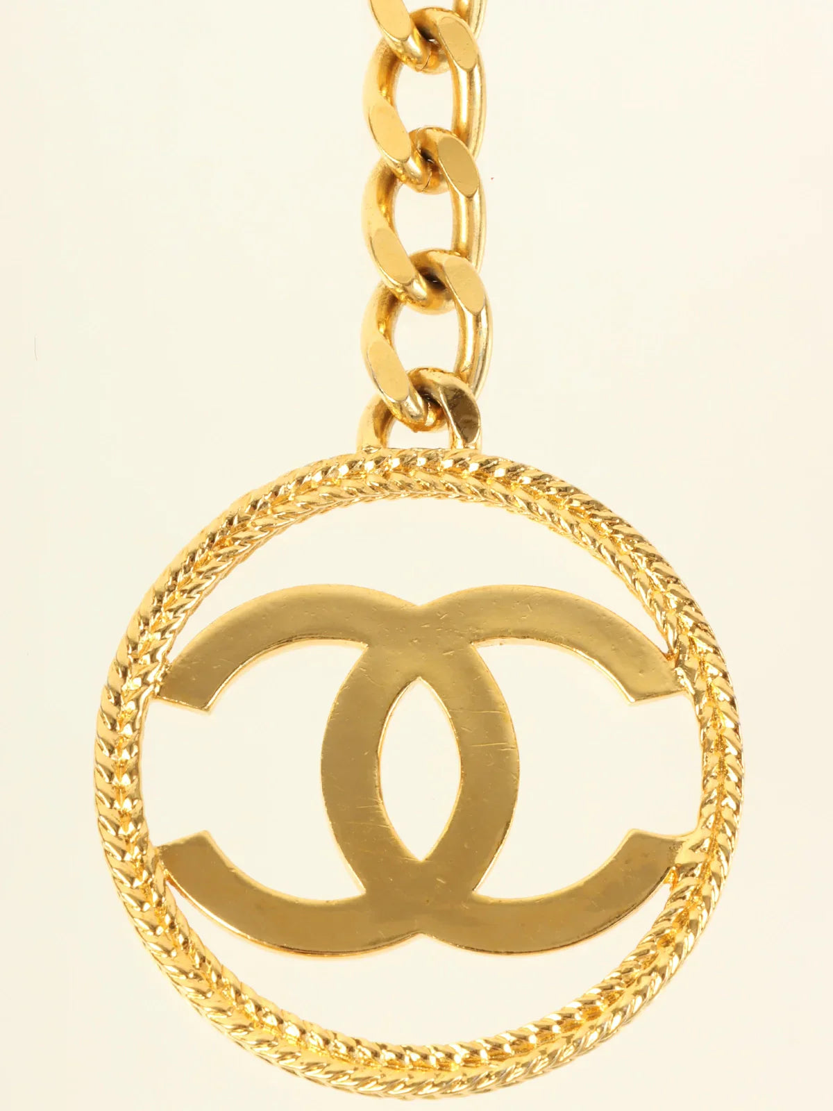 CHANEL 1991 Made Round Cc Mark Cutout Key Ring Gold