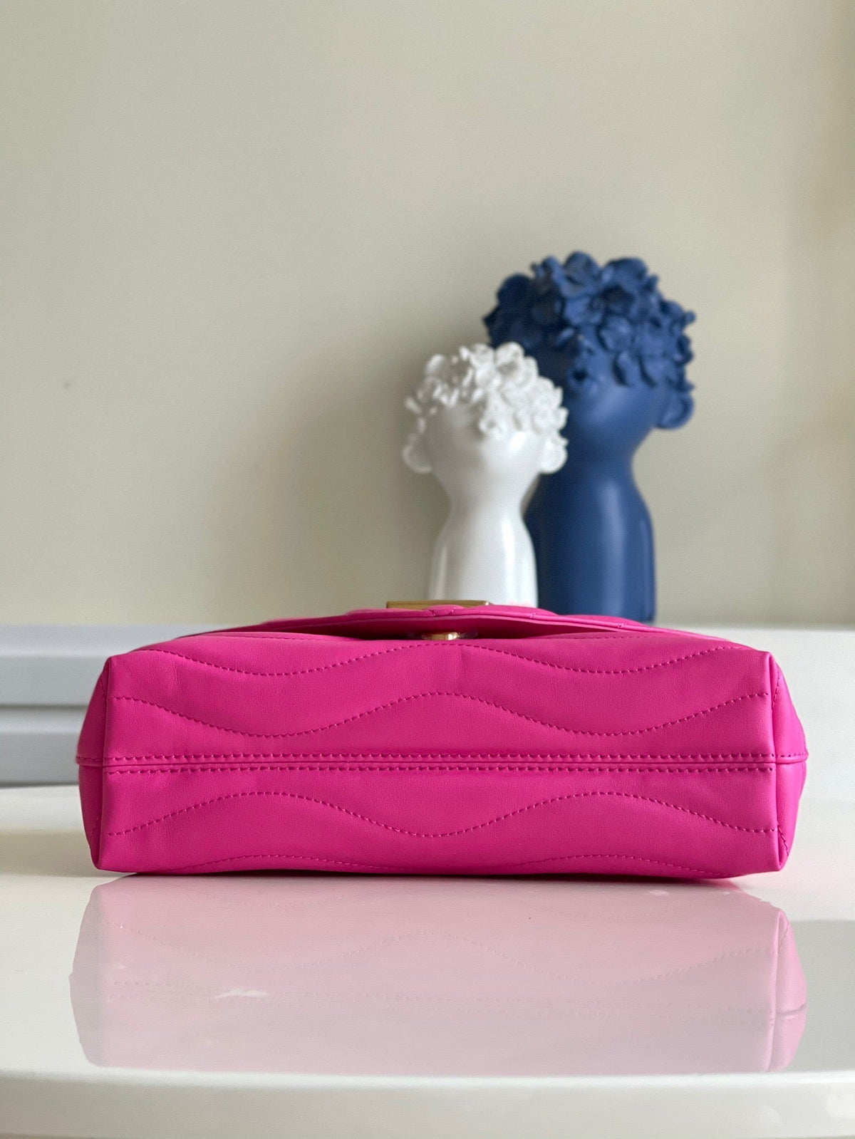 LB806 New Wave Chain Bag MM / HIGHEST QUALITY VERSION / 9.4 x 5.5 x 3.5 inches