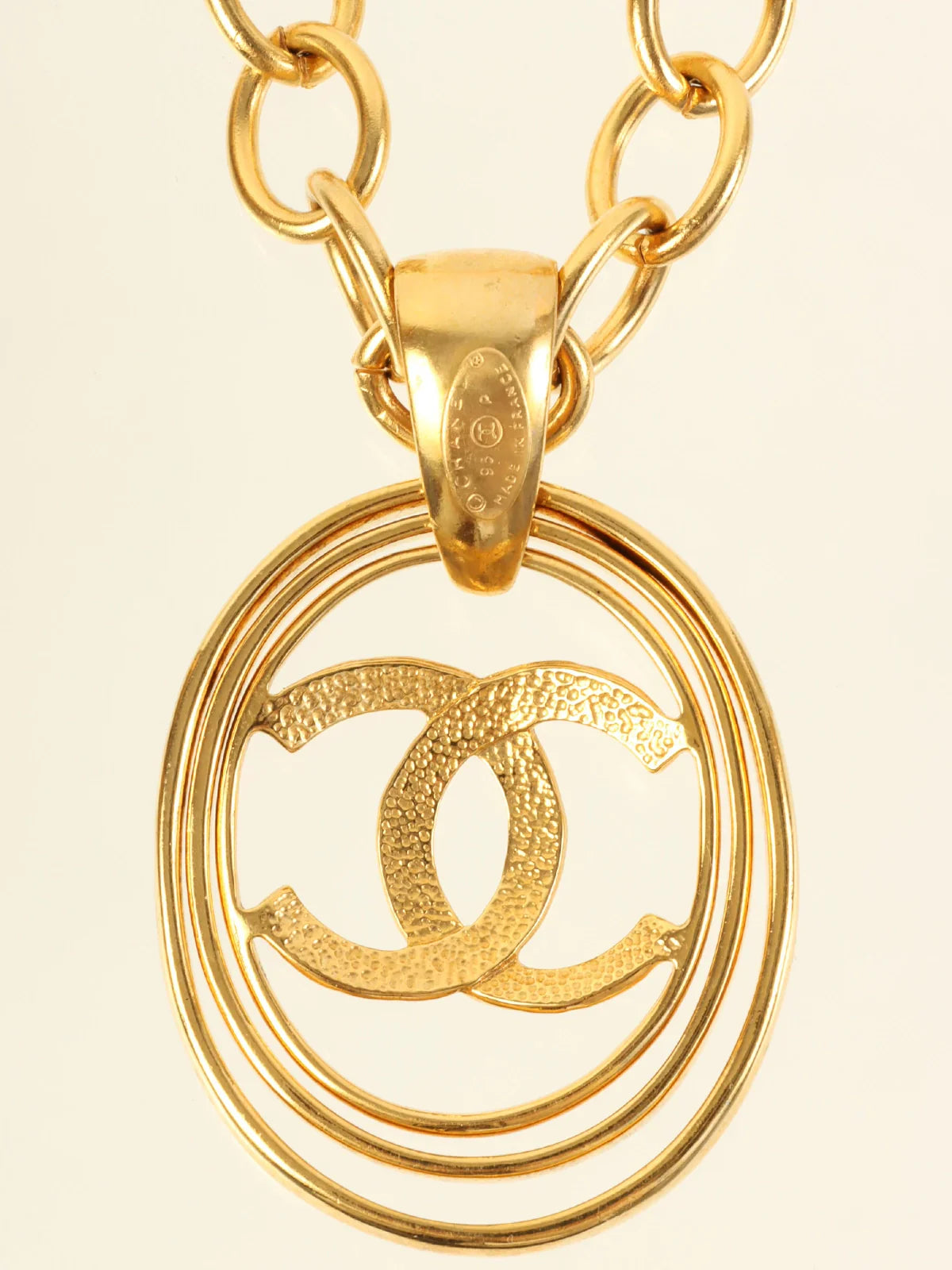CHANEL 1995 Made Oval Cutout Cc Mark Plate Chain Long Necklace Gold