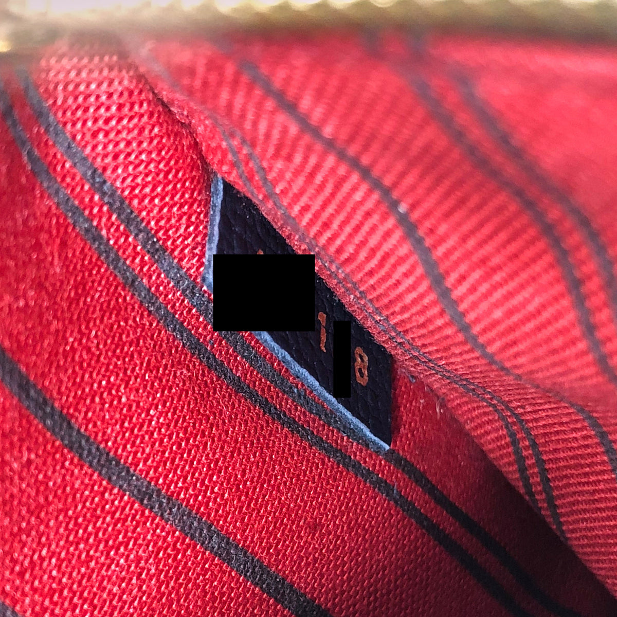 LOUIS VUITTON POCHETTE METIS Monogram Empreinte Leather Marine Rouge