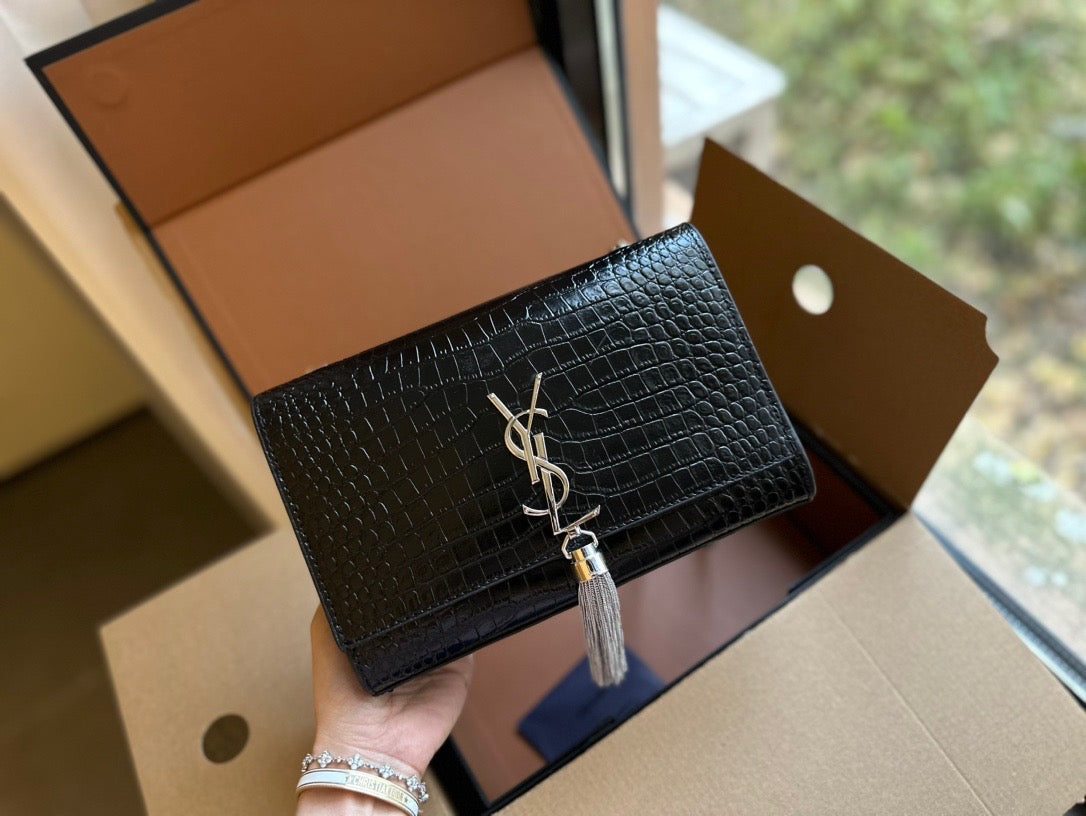 YSK292 Kate Medium Chain Bag with Tassel / 9.4 x 5.7 x 2.1 INCHES