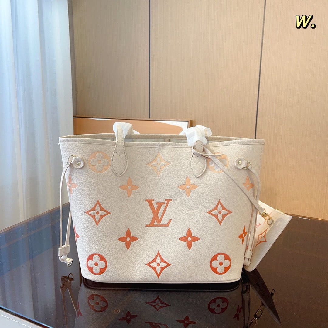 LB812 Neverfull MM / 12.2 x 11 x 5.5 inches