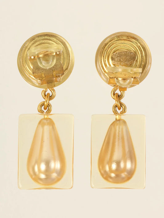CHANEL 1997 Made Square Pearl Cc Mark Swing Earrings Clear/Gold