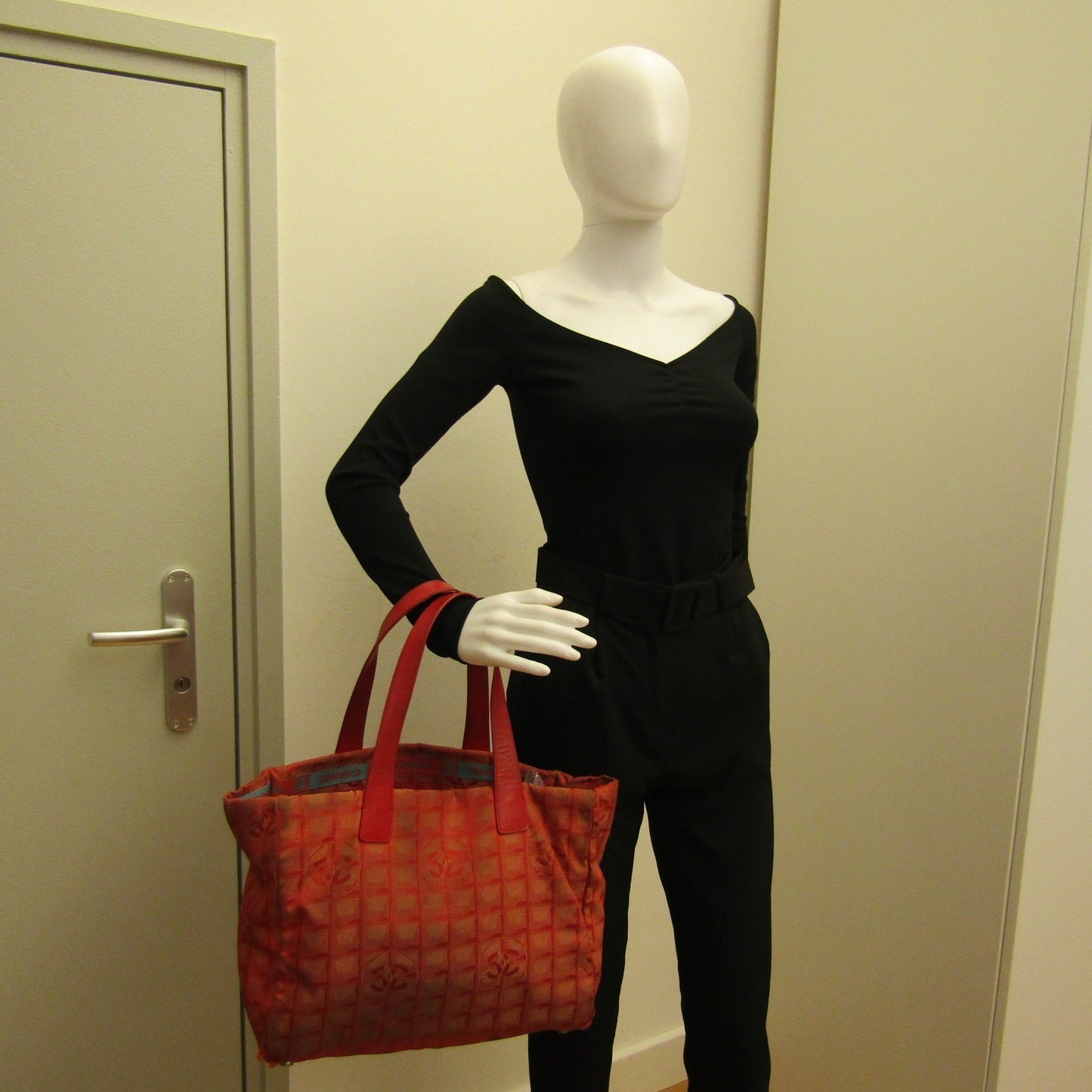CHANEL Shoulder Bag in Red Fabric