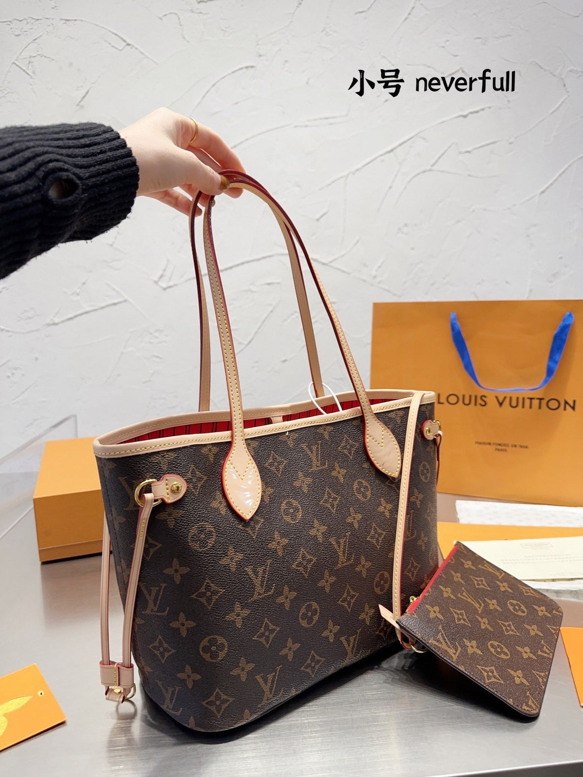 LB891 Neverfull PM / 11.4 x 8.7 x 5.1 inches