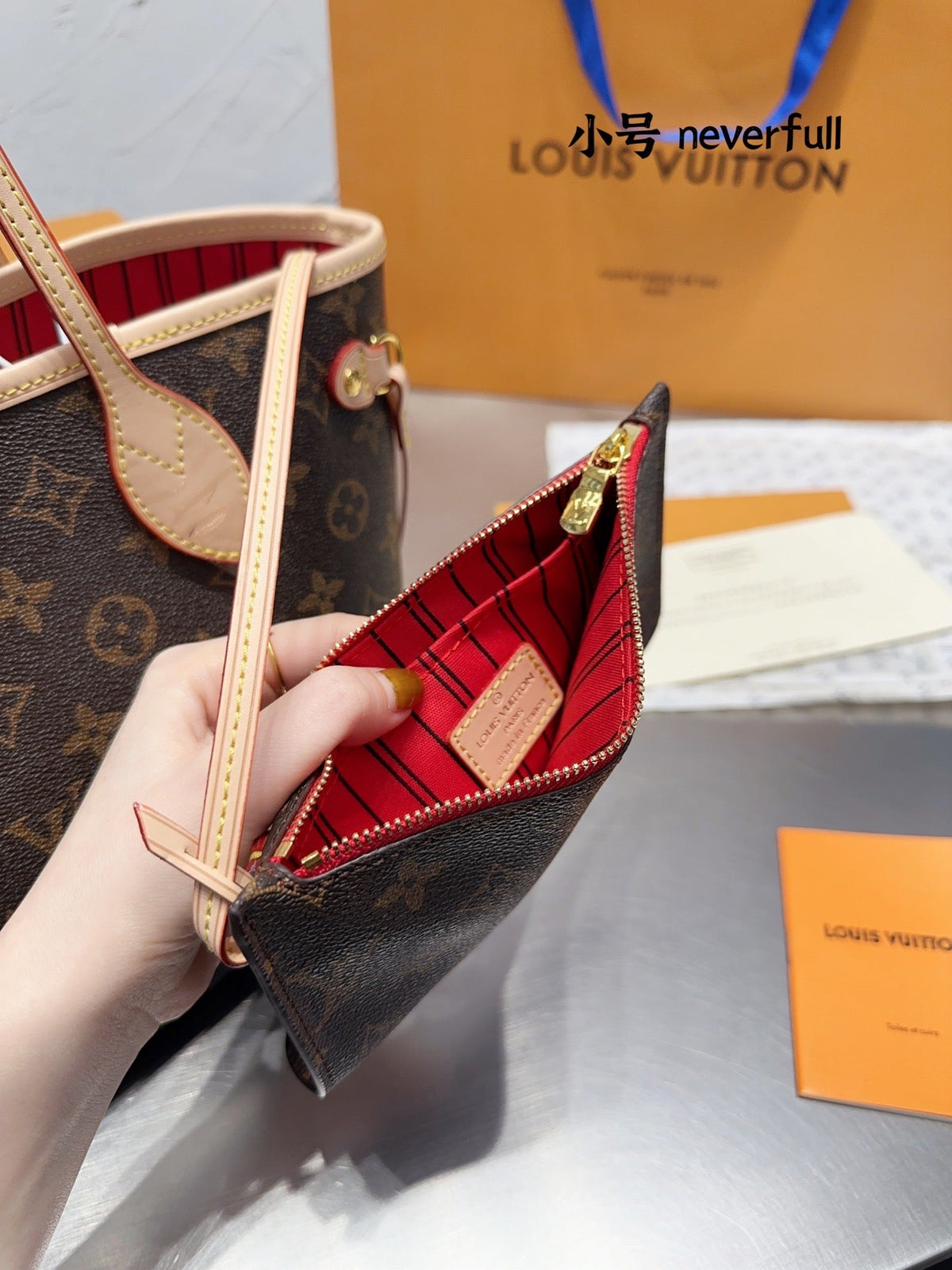 LB891 Neverfull PM / 11.4 x 8.7 x 5.1 inches