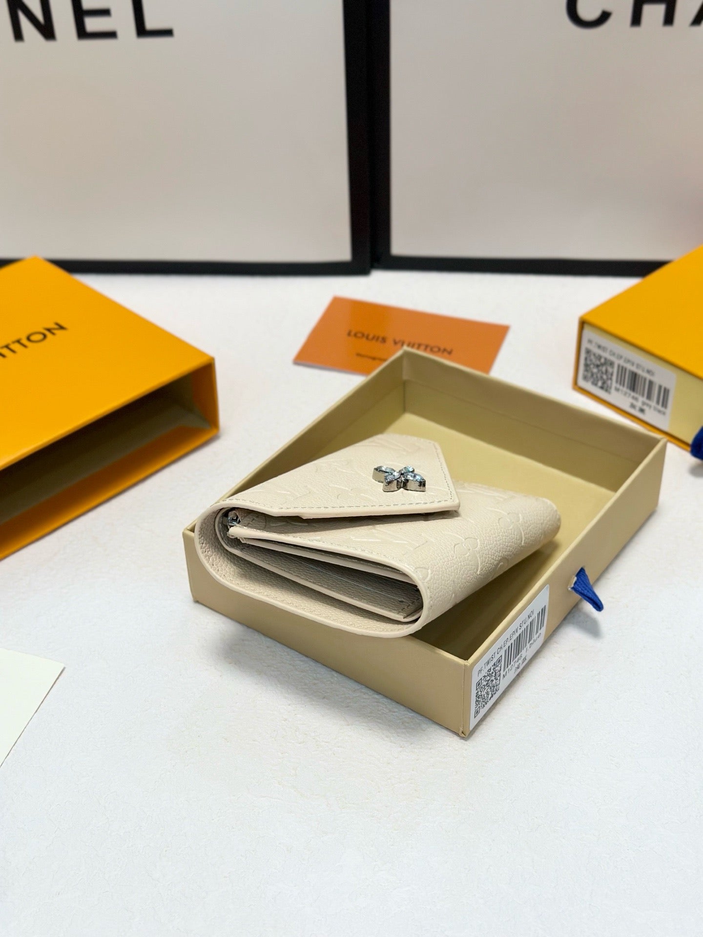 LB1194 Zoé Wallet / 3.7 x 3 x 1.2 inches