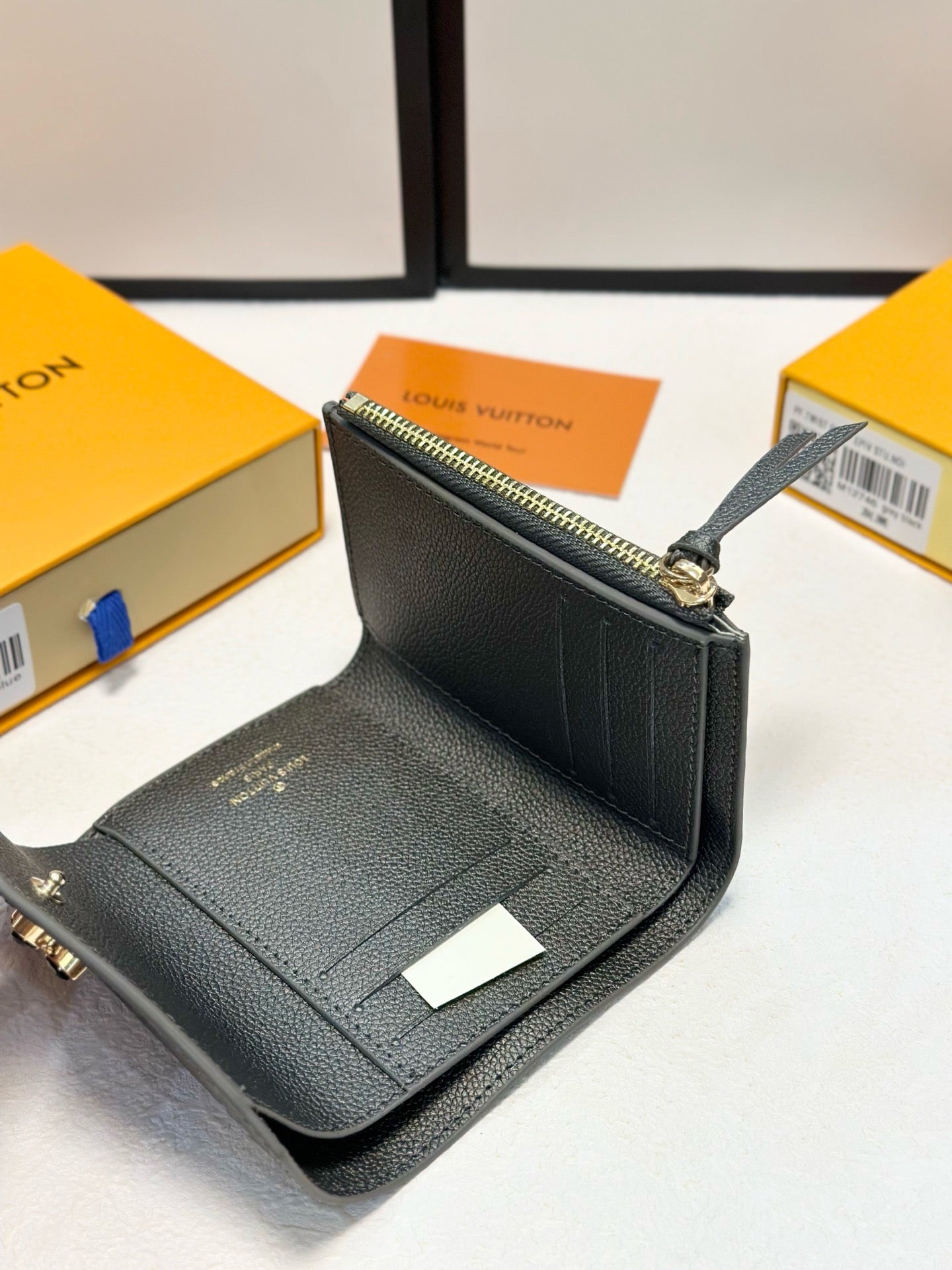 LB1194 Zoé Wallet / 3.7 x 3 x 1.2 inches