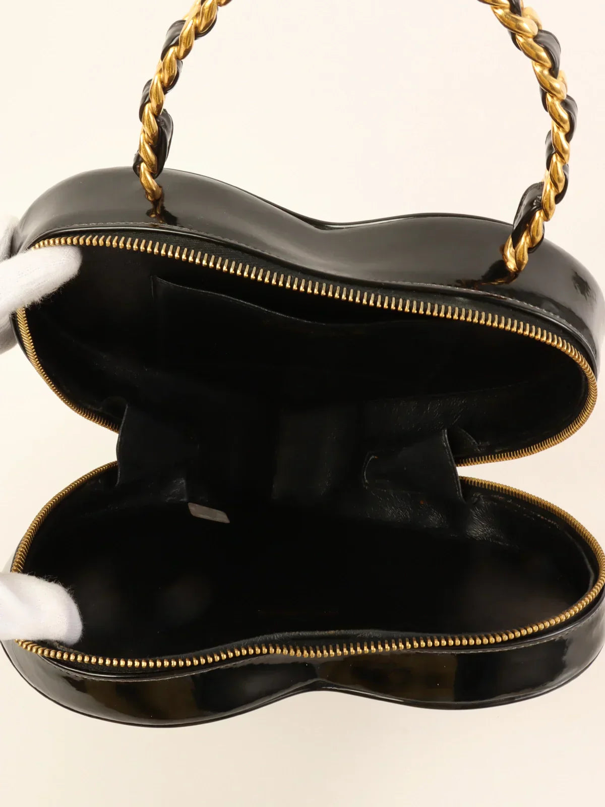CHANEL Around 1995 Made Patent Heart Cc Mark Stitch Vanity Black/White