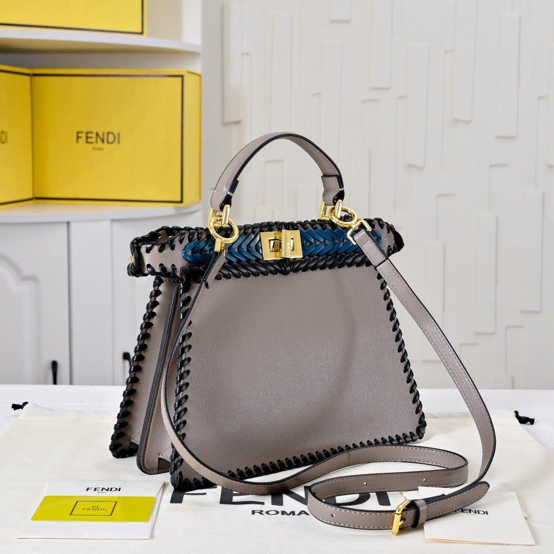 FF307 Peekaboo ISeeU Small/Medium