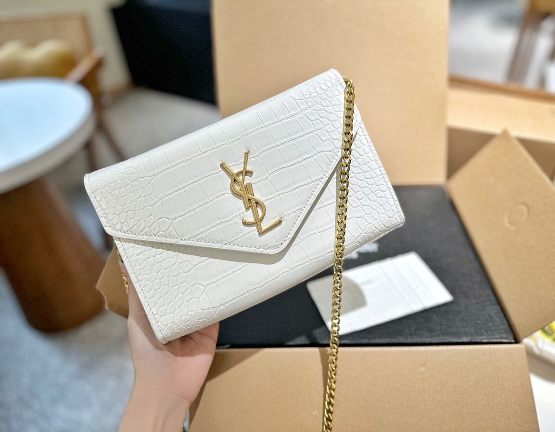 YSK276 uptown chain wallet /  7.4 x 4.7 x 1.1 INCHES