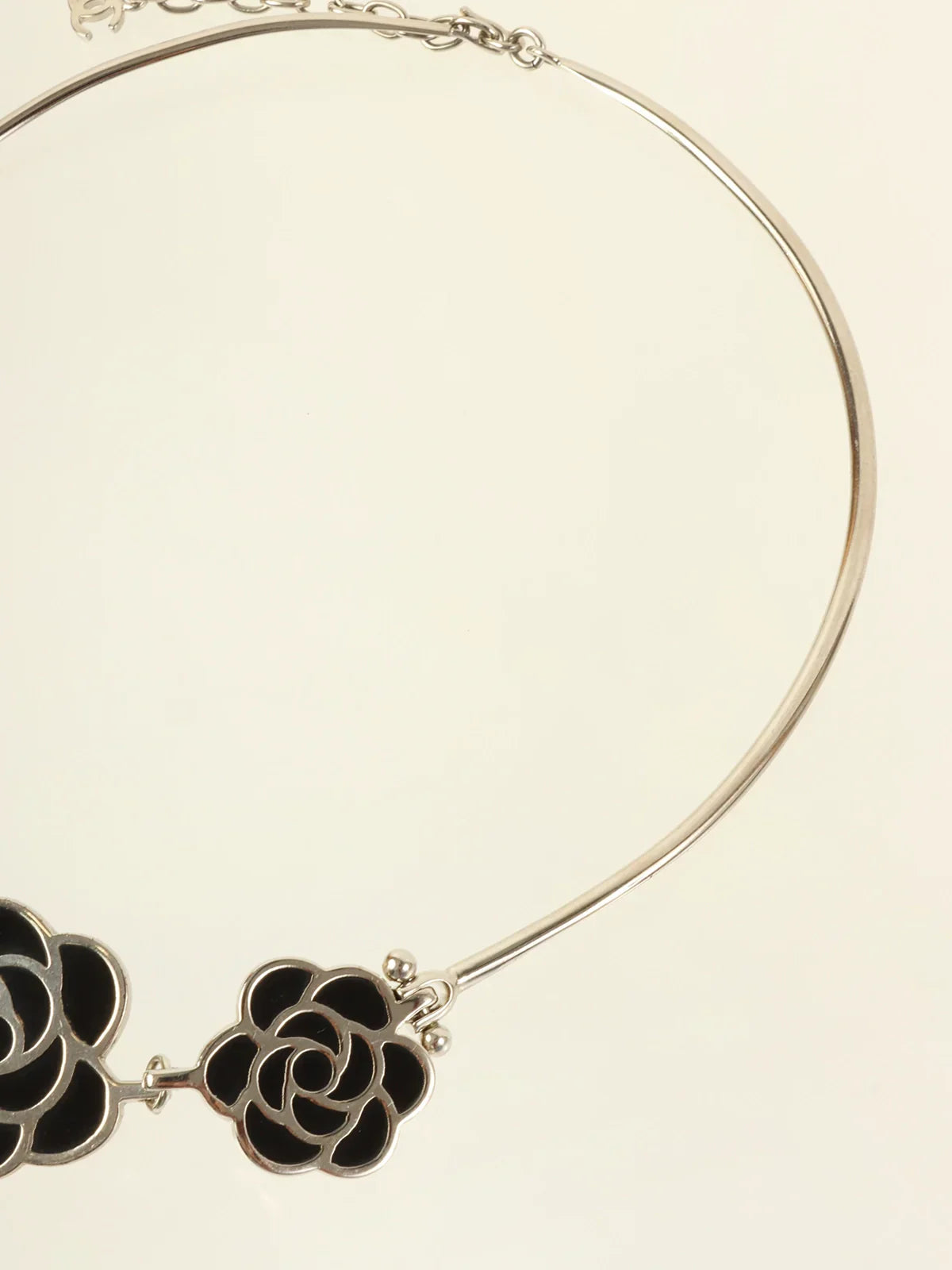 CHANEL 1998 Made Camellia Choker Silver/Black