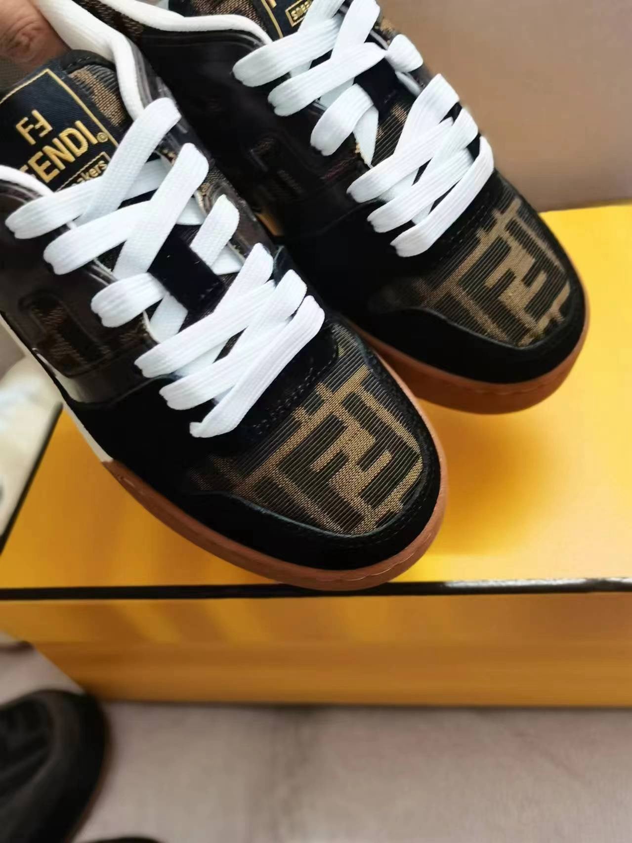 SE1548 Fendi Match Sneaker / Size5-10