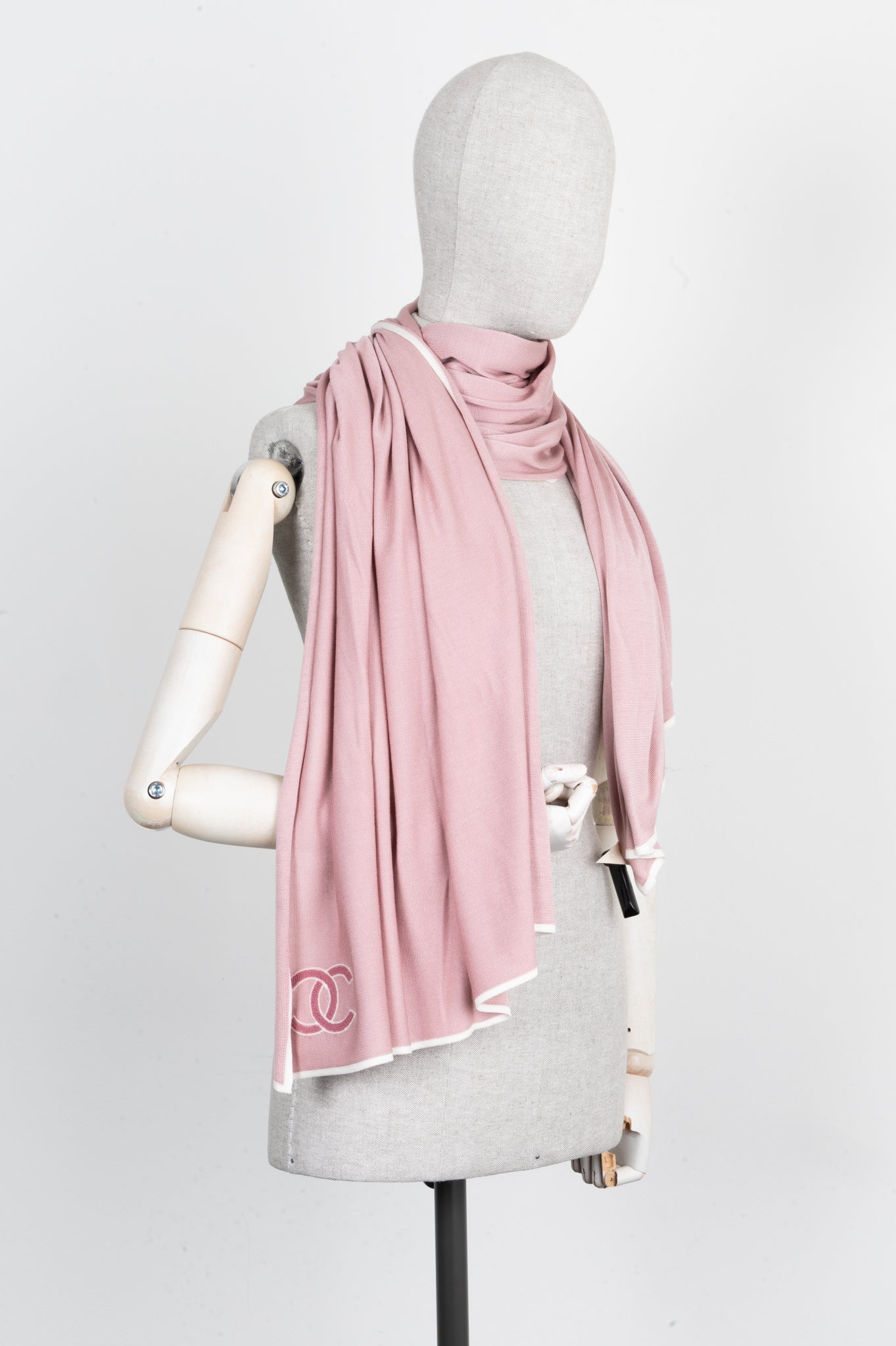 CHANEL CC Scarf Silk Rosa