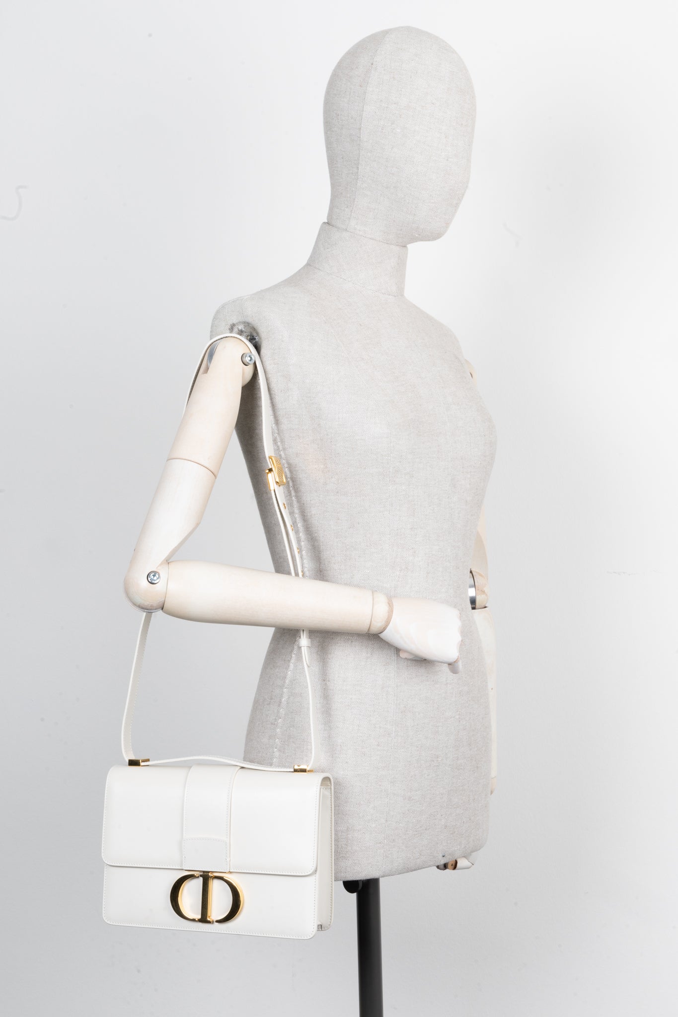 CHRISTIAN DIOR 30 Montaigne Bag Leather White