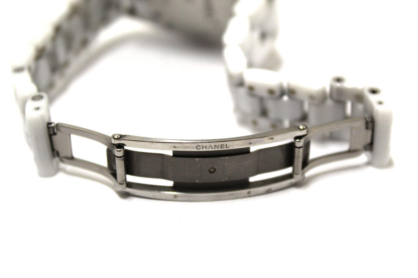 Chanel White Ceramic J Diamond Quatz Watch mm H